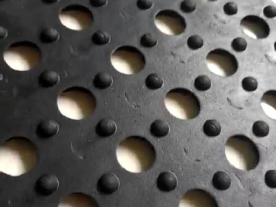 防油防滑带孔排水地垫